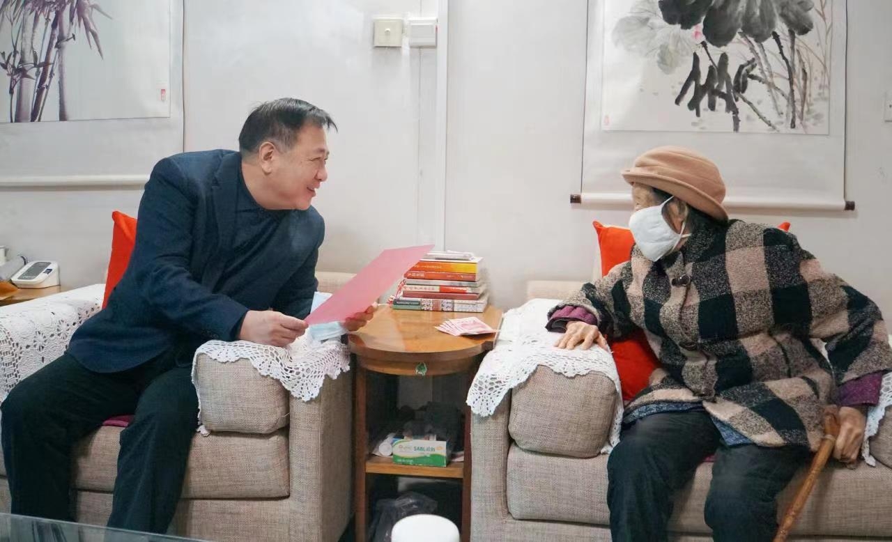 情系老干部 慰问暖人心 ——必博集团开展春节前走访慰问